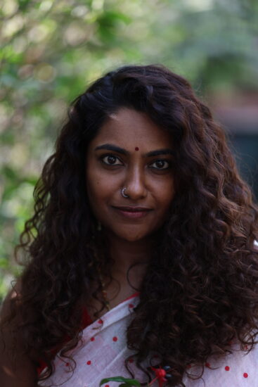 Candid portrait of singer-songwriter Anisha Lakshman by ShotByAgastya. Natural light photography in Mumbai.